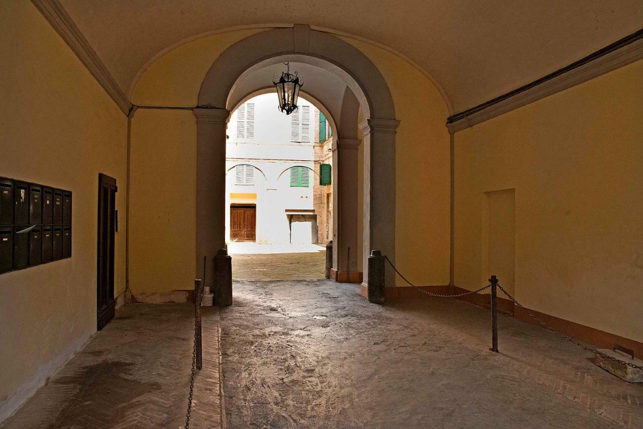 Stilmoderno Nice Apartment In Siena'S Historic Center, Just Steps From Piazza Del Campo Bagian luar foto